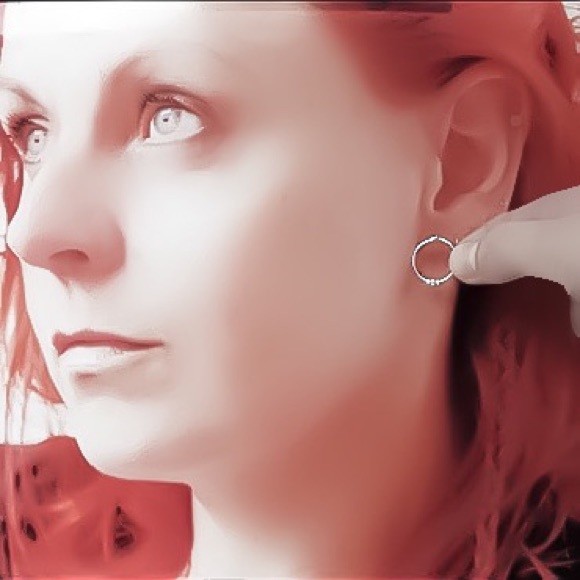 925 Sterling Silver Minimalist Style Beaded Latch Hoop Earrings 5/8” Lightweight - Picture 3 of 8